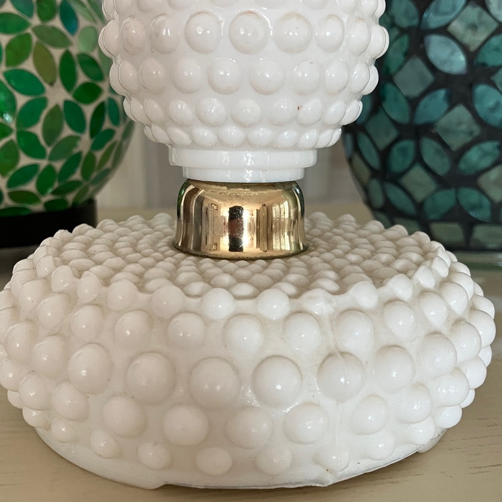 Hobnail Base Originally For Scale. Beautiful Display Piece - Picture 4 of 9